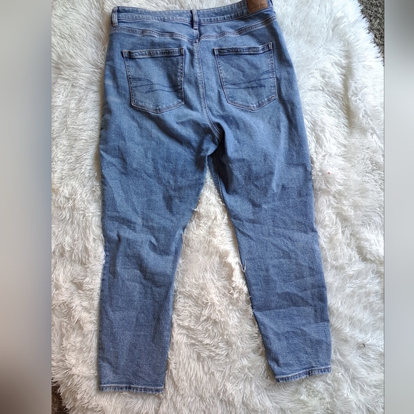 American Eagle Strigid Mom Jeans - Picture 2 of 5